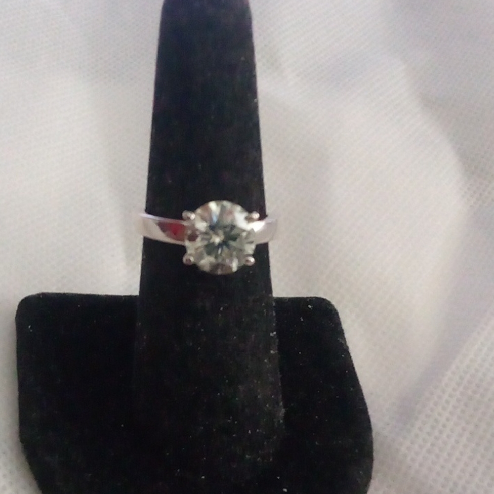 DIAMOND SOLITAIRE 2.5CT SET IN SILVER